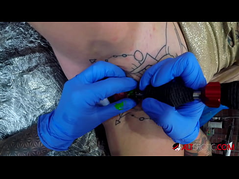❤️ Itin tatuiruota karšta Sully Savage gavo tatuiruotę ant savo klitorio ️❌ Dulkinimo video prie mūsų lt.pornpictureshq.ru ❌